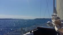Otok Rava z morske strani